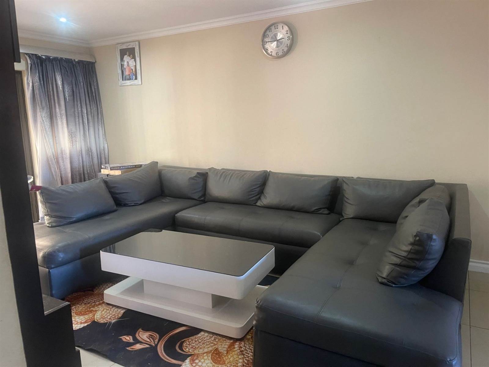 2 Bed Apartment in Mondeor photo number 3