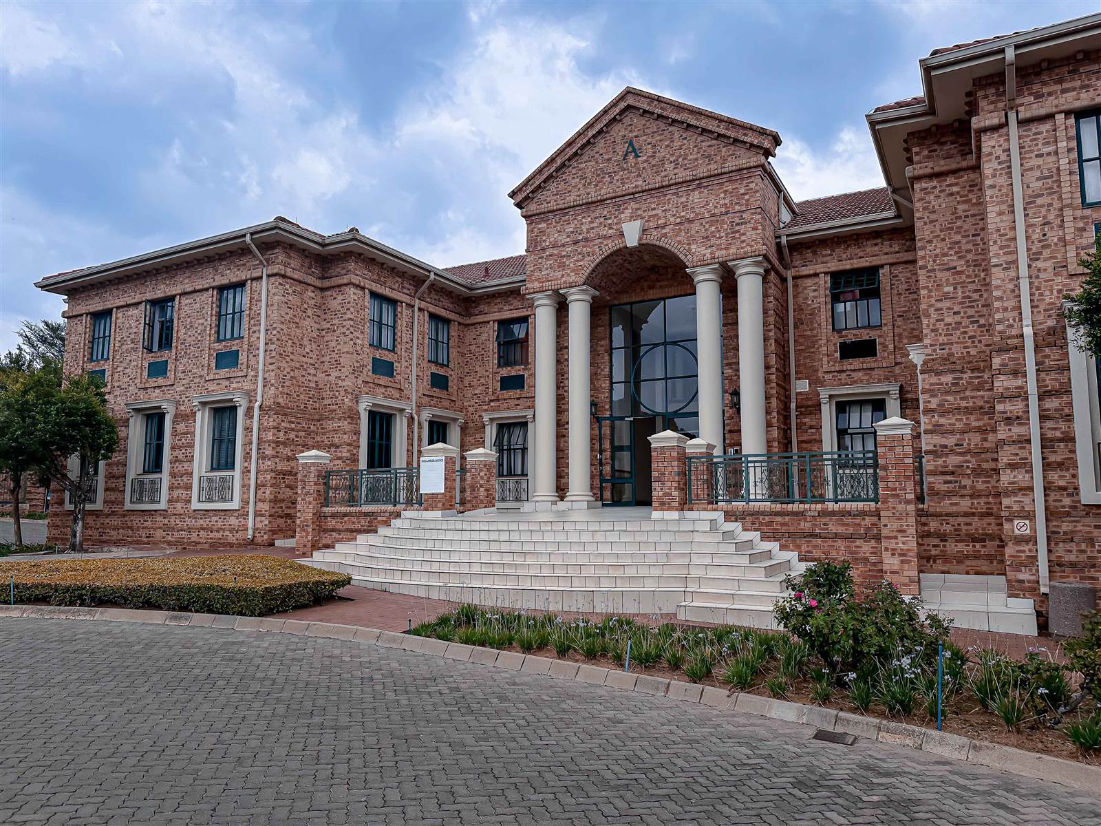336  m² Commercial space in Bryanston photo number 2