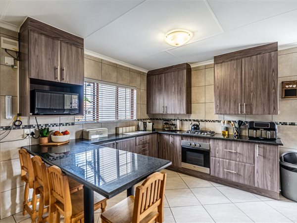 4 Bedroom House 4 Bedroom House
