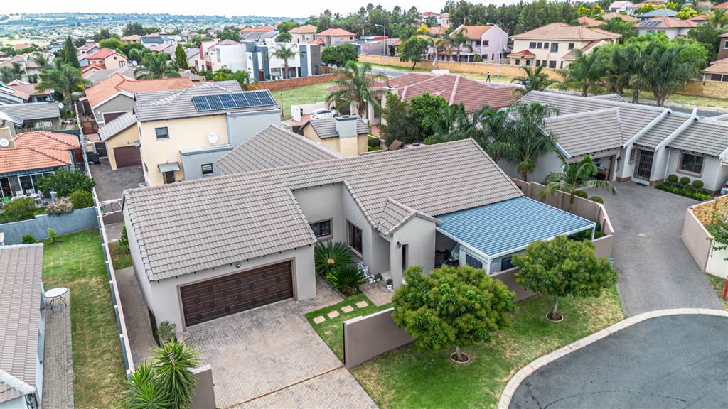 4 Bedroom House 4 Bedroom House