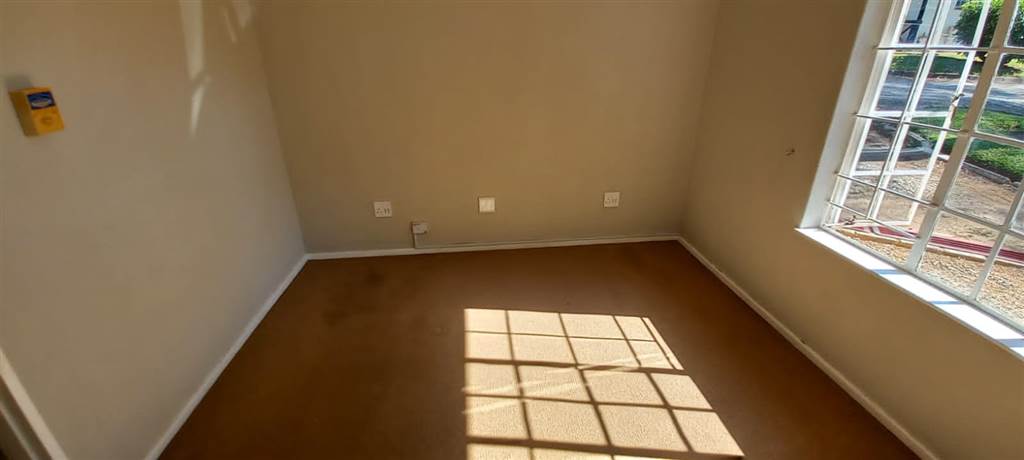 2 Bed Apartment in White River photo number 15