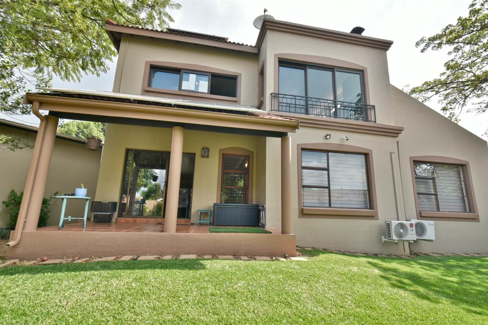 4 Bed Townhouse in Sundowner photo number 13