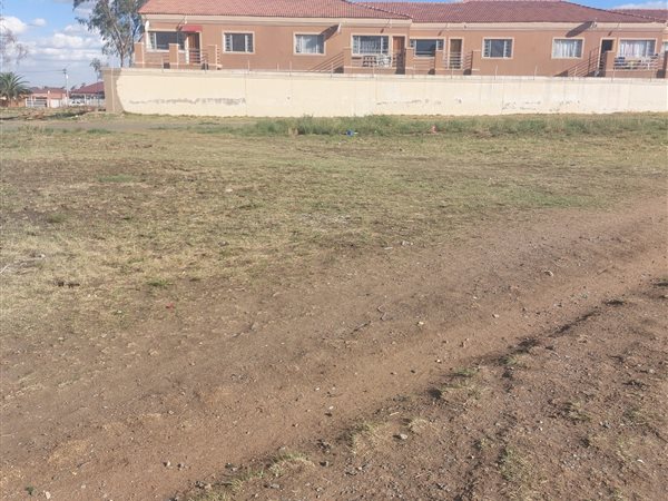 794 m² Land