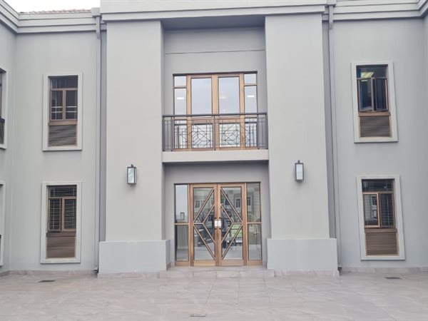 545  m² Office Space in Illovo