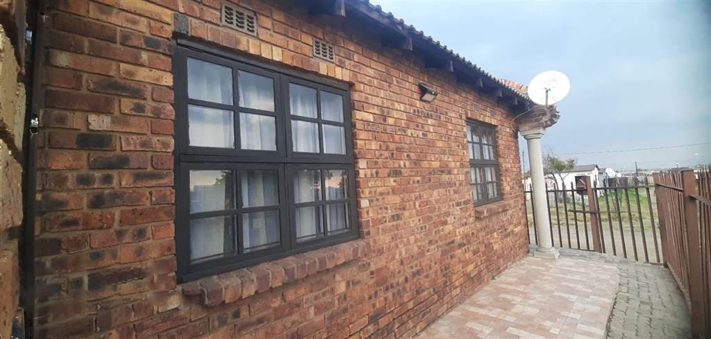 3 Bed House in Lebohang photo number 15