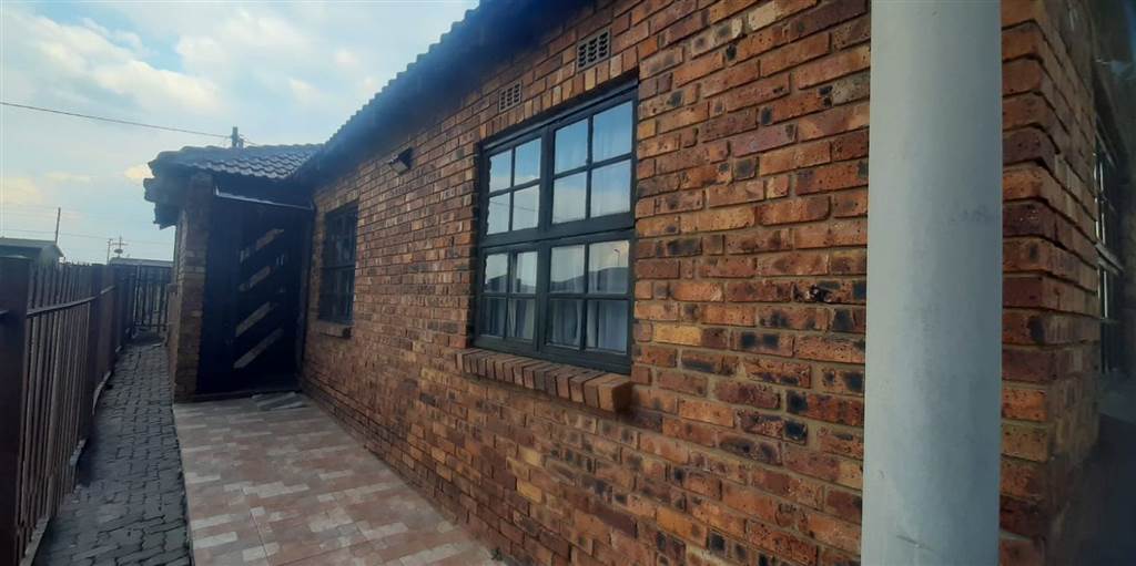 3 Bed House in Lebohang photo number 16