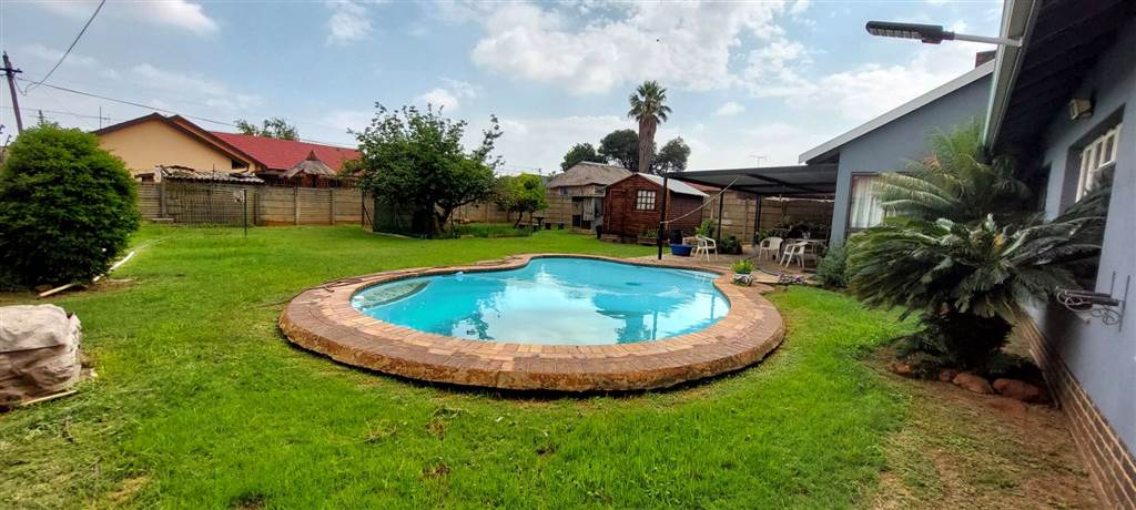 3 Bed House in Roodekop photo number 22