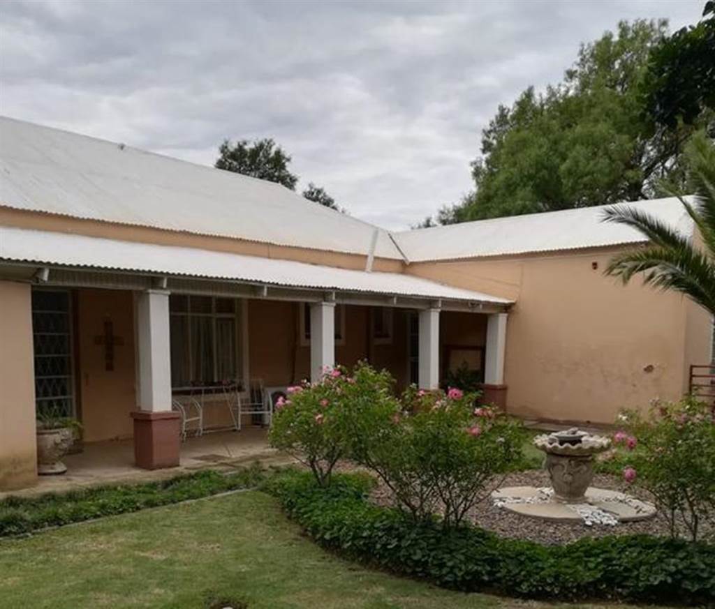 4 Bed House in Wolmaranstad photo number 1