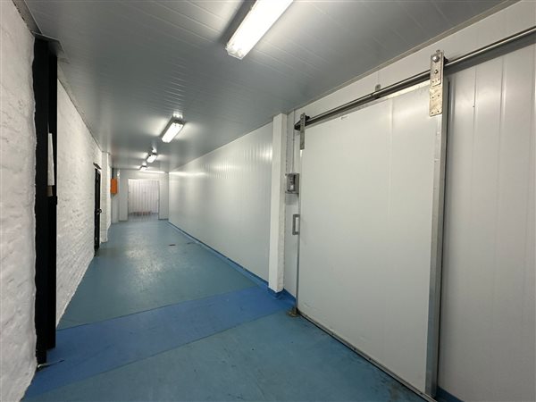 1 896  m² Industrial space