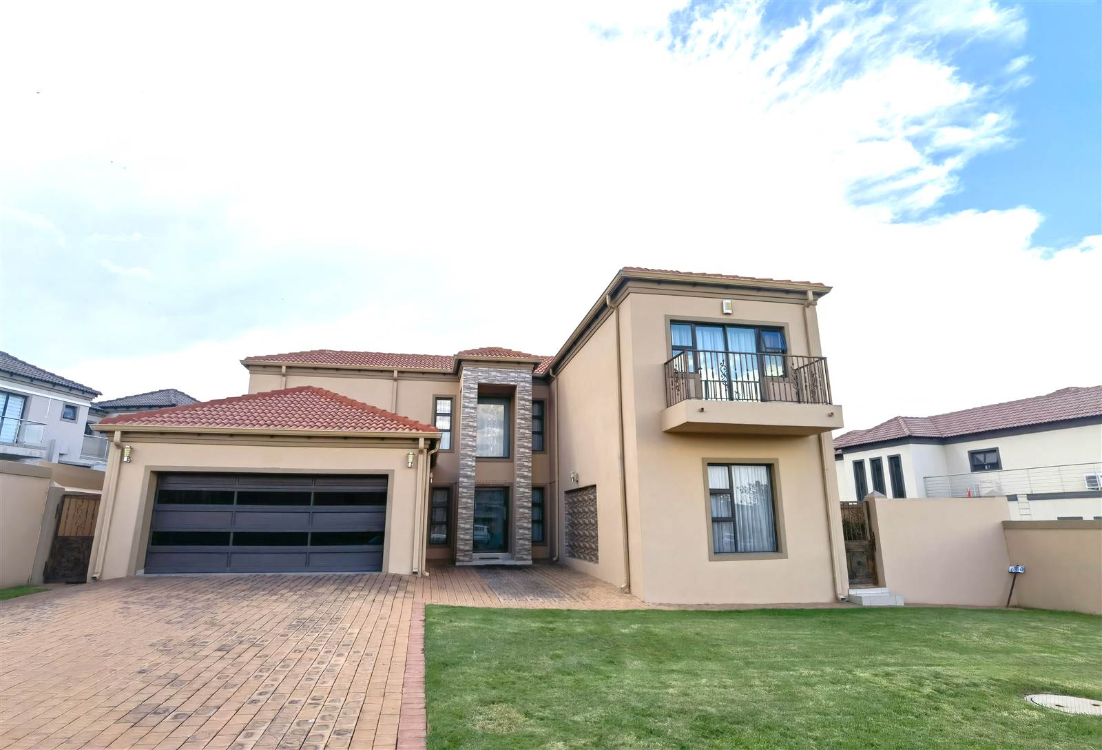 6 Bed House in Blue Valley Golf Estate photo number 26