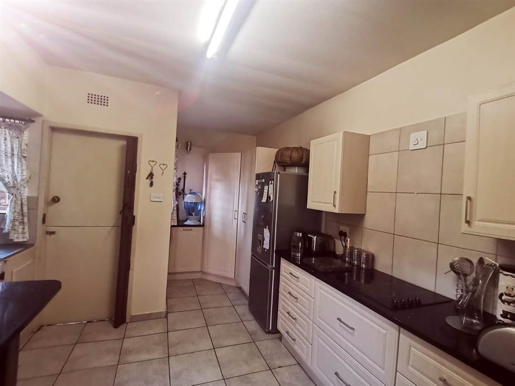 3 Bed Duplex in Edenvale photo number 8
