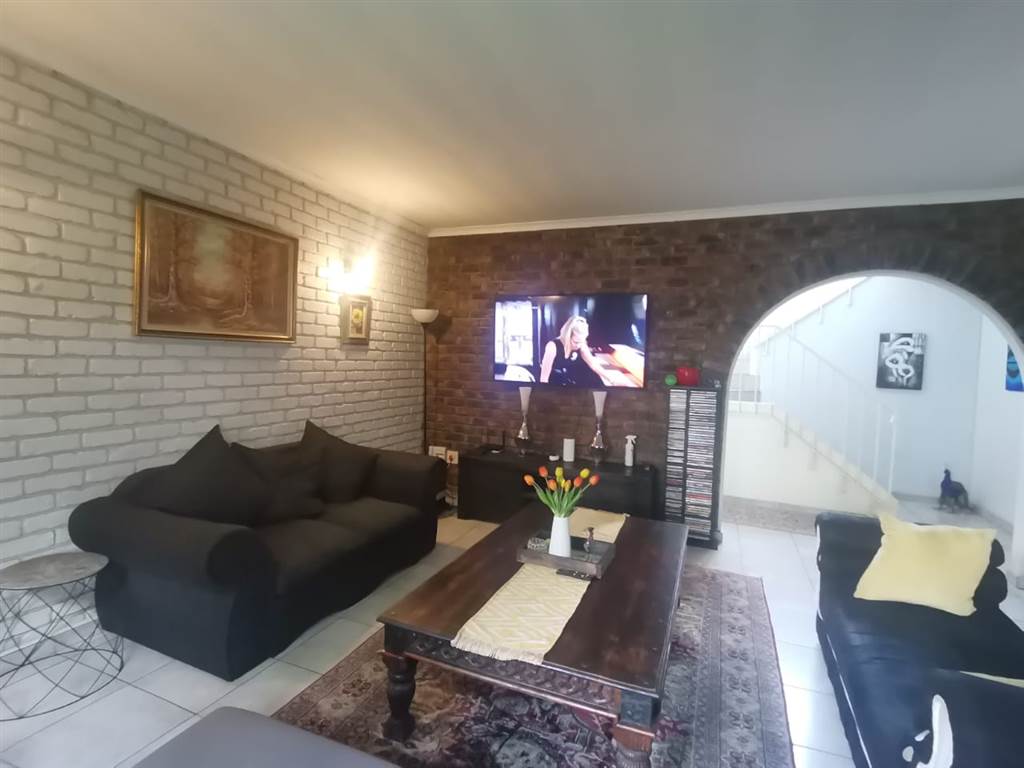 3 Bed Duplex in Edenvale photo number 6