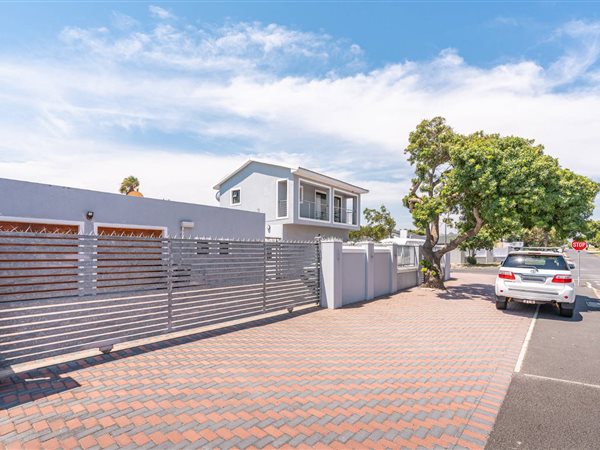 9 Bed House in Tableview