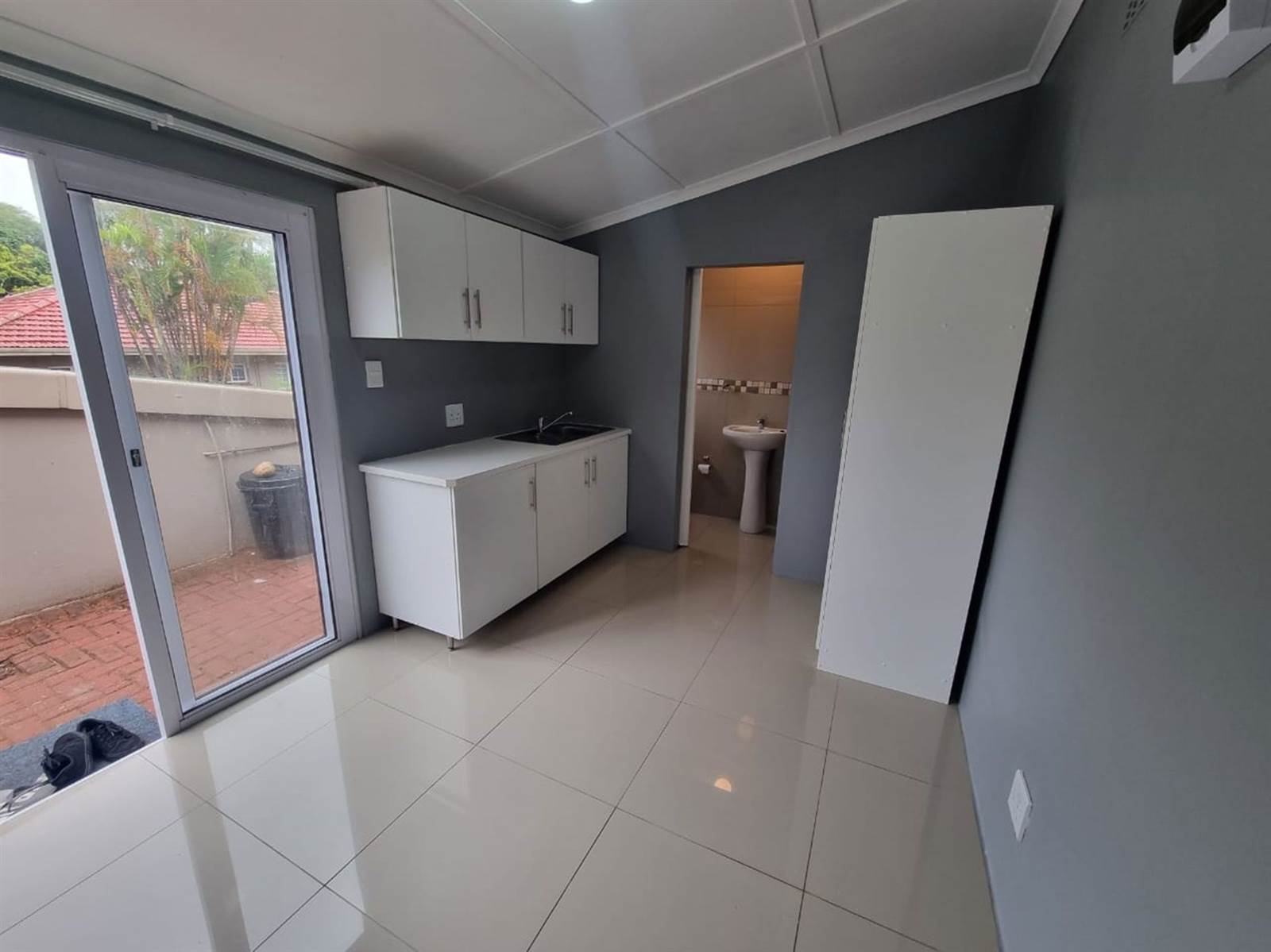1 Bed Apartment in Durban North photo number 4