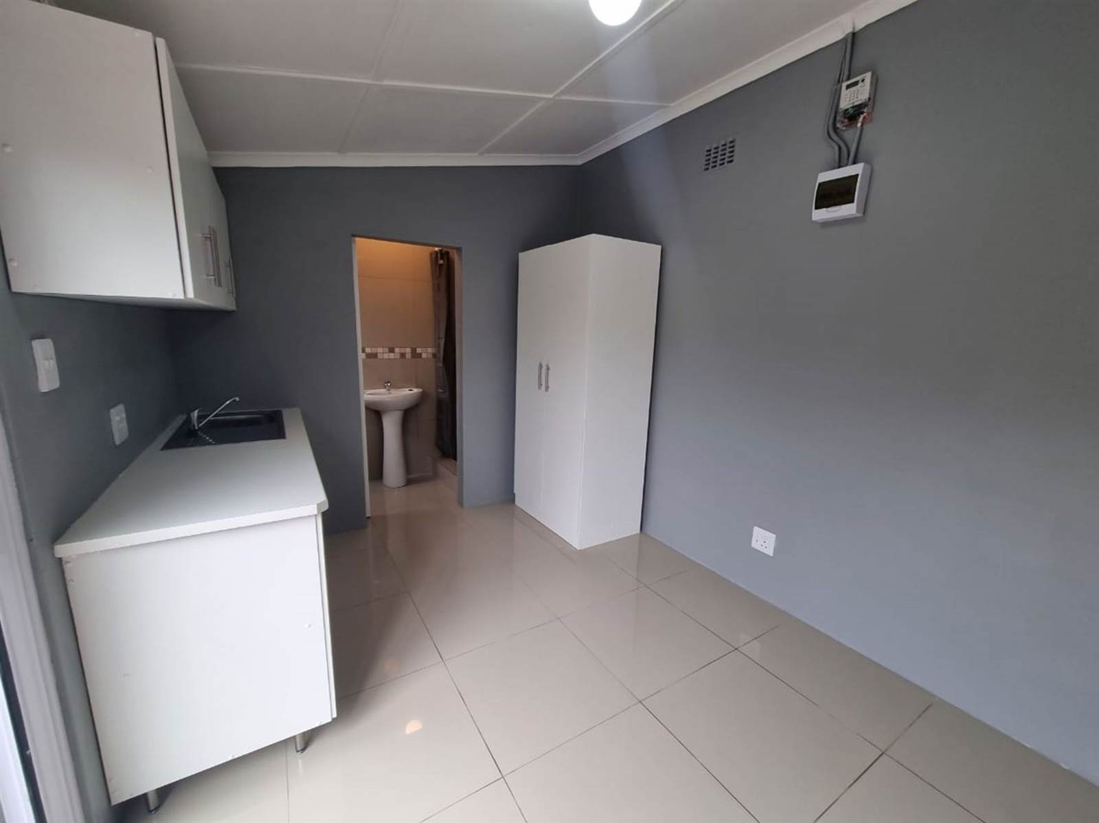 1 Bed Apartment in Durban North photo number 6