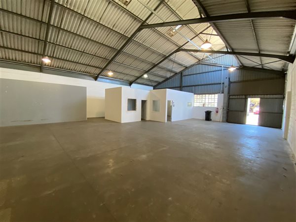 330  m² Industrial space