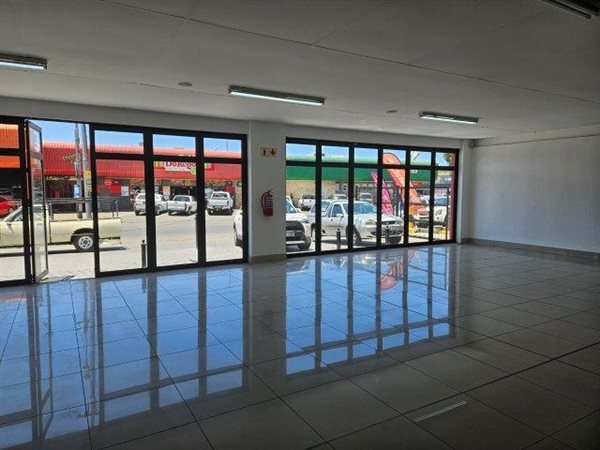 185  m² Commercial space