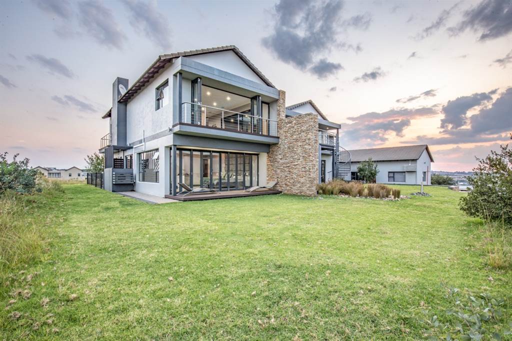 5 Bed House in Rietfontein photo number 1