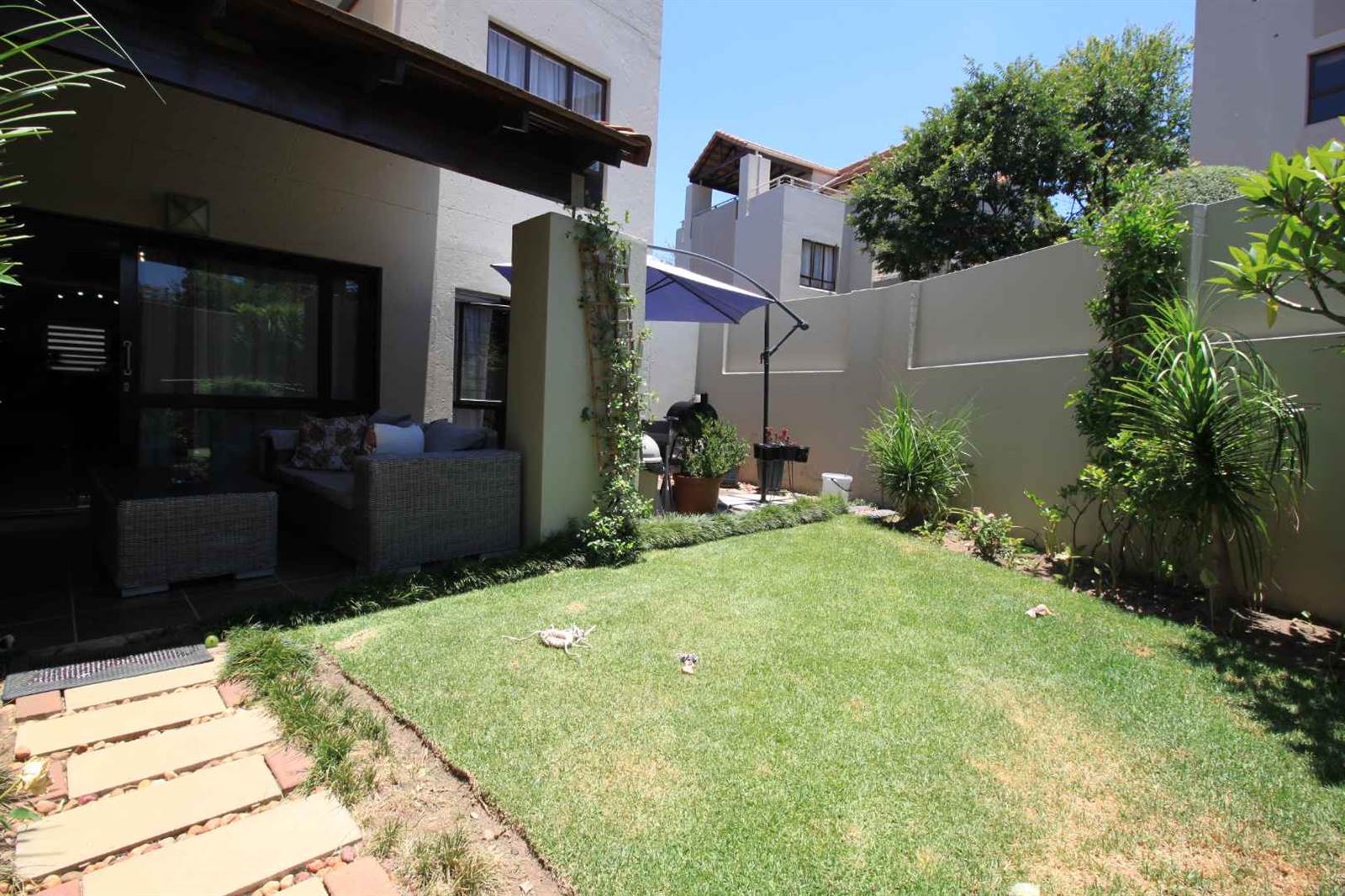 2 Bed Apartment in Fourways photo number 18