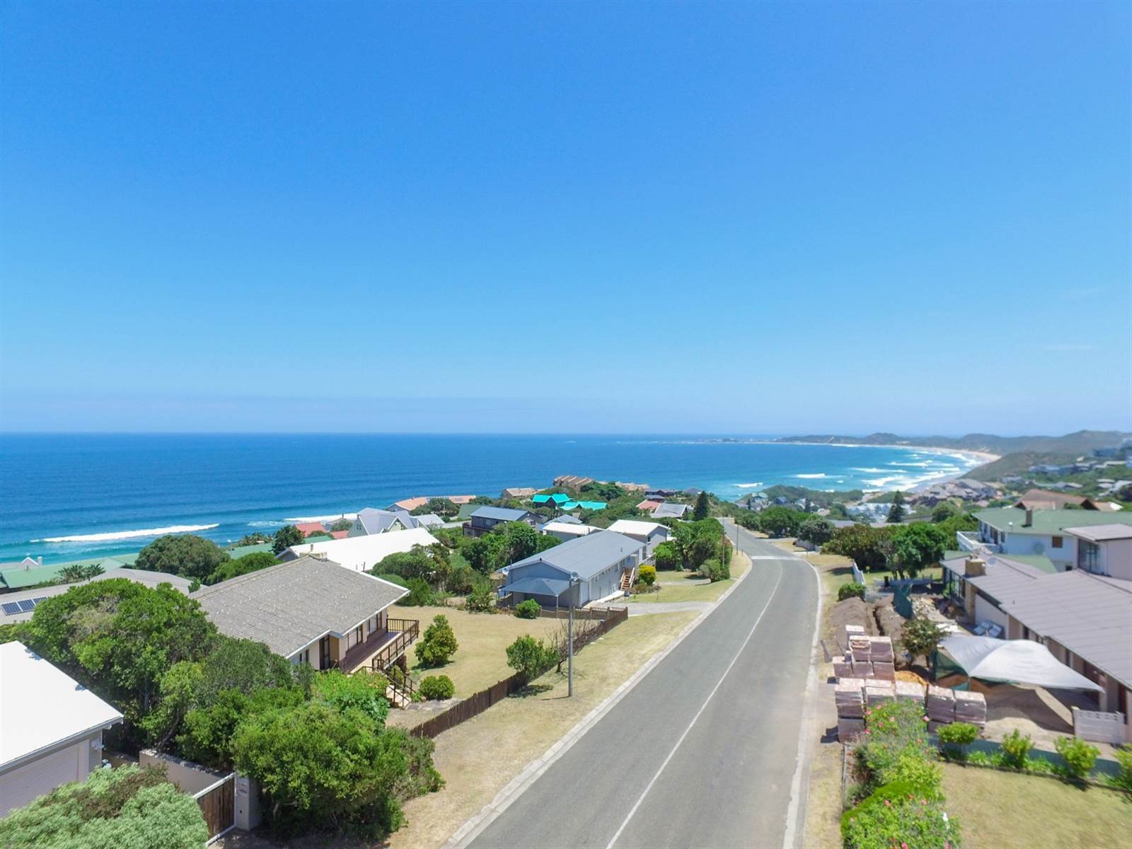 4 Bed House in Brenton on Sea photo number 4