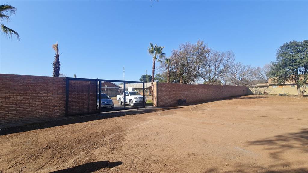 5400 m² Land available in Middelburg South photo number 11