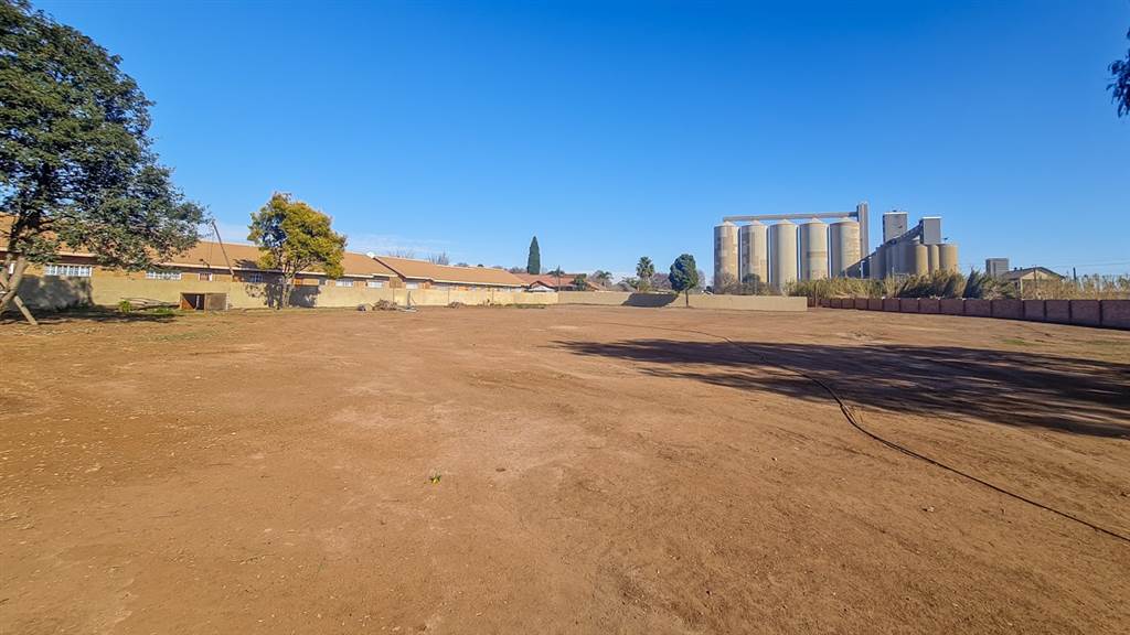 5400 m² Land available in Middelburg South photo number 3
