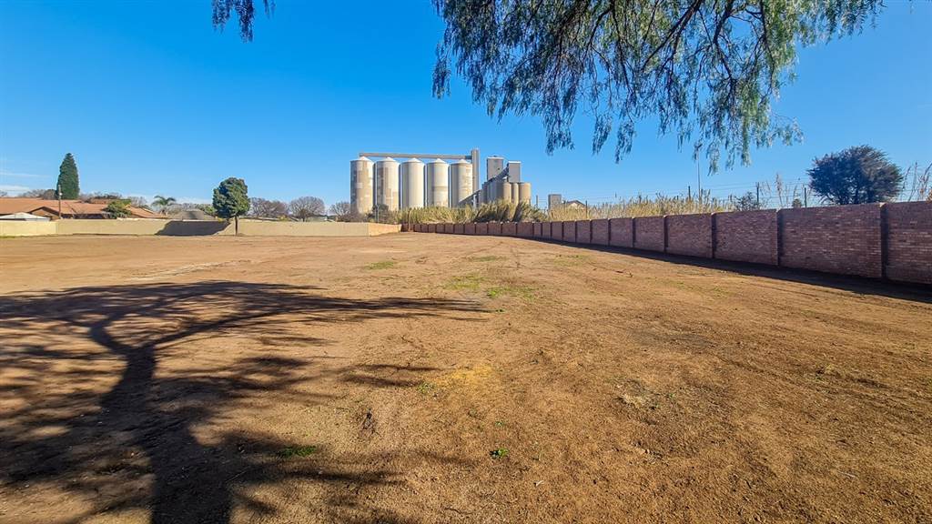 5400 m² Land available in Middelburg South photo number 8