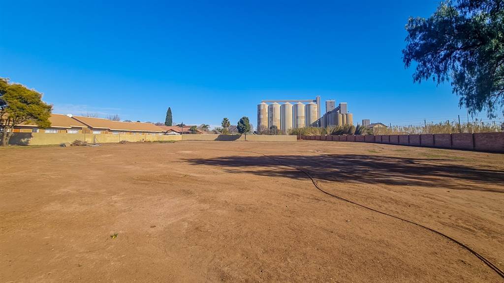5400 m² Land available in Middelburg South photo number 6