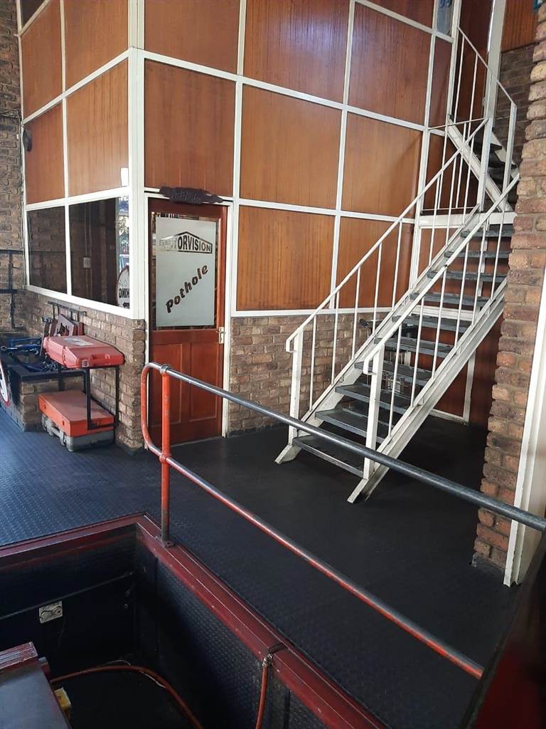1364  m² Commercial space in Pretoria West photo number 5