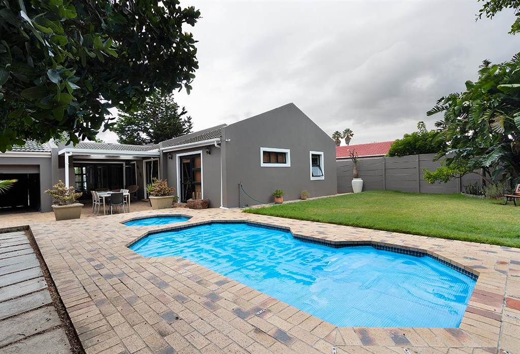 3 Bed House in Blouberg Rise photo number 1