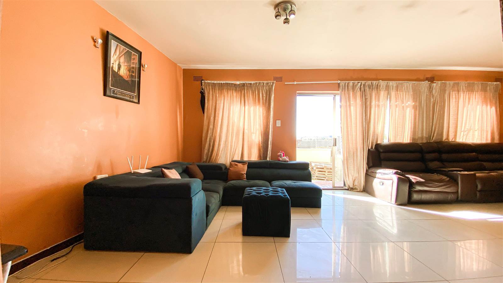 2 Bed Apartment in Corlett Gardens photo number 4
