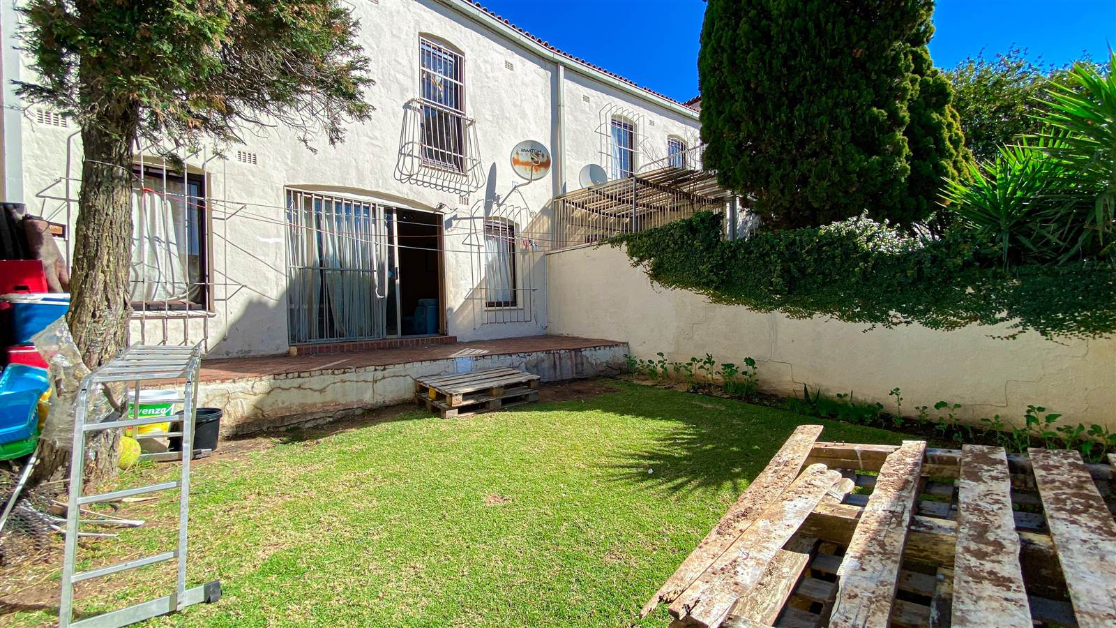 2 Bed Apartment in Corlett Gardens photo number 12