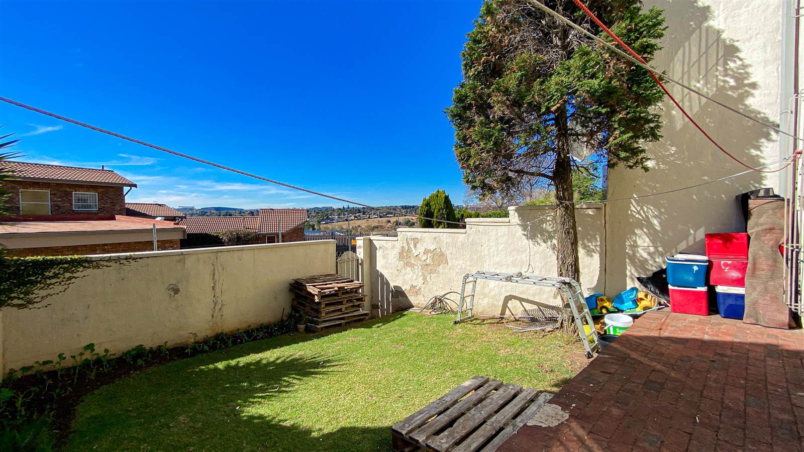2 Bed Apartment in Corlett Gardens photo number 13