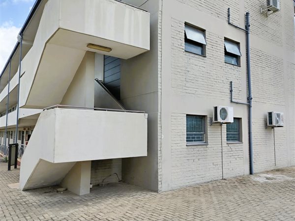 100 m² Commercial space 100 m² Commercial space
