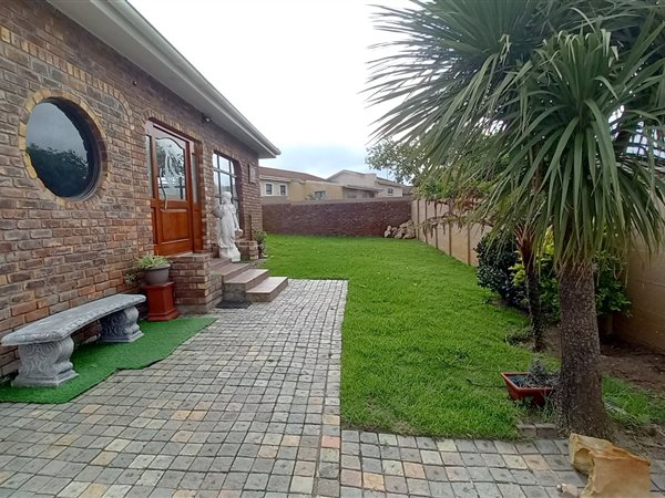 4 Bedroom House 4 Bedroom House