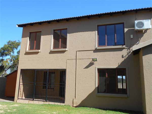 3 Bed House in Country View