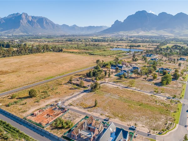 737 m² Land available in Pearl Valley
