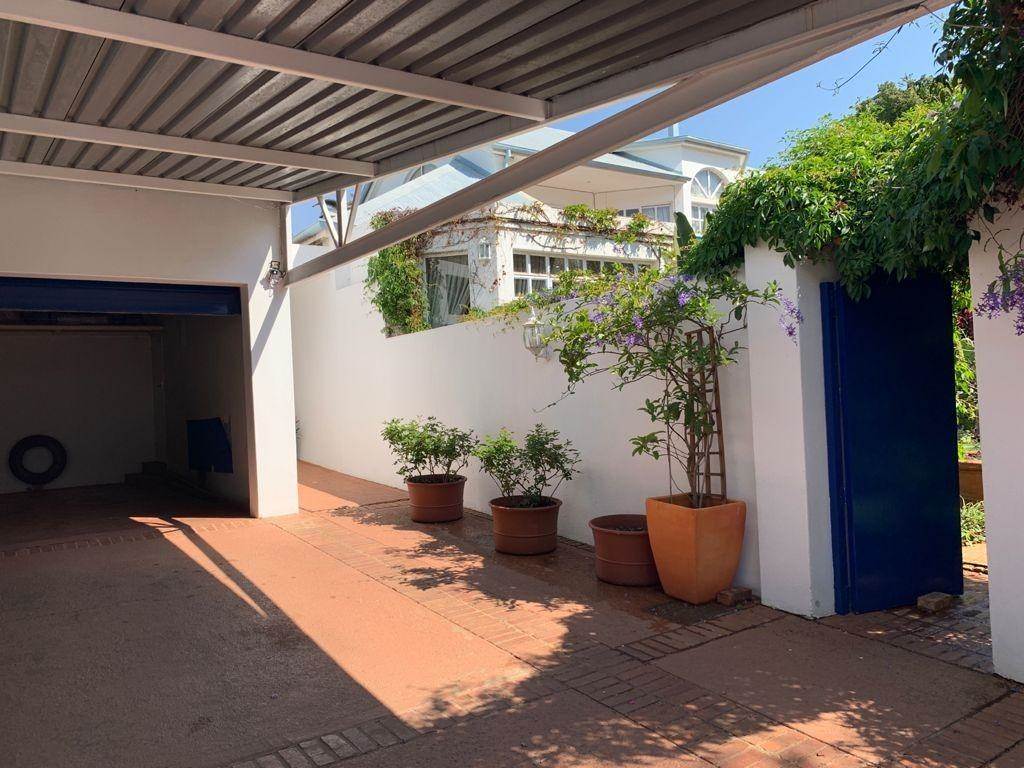 3 Bed House in Waterkloof photo number 3