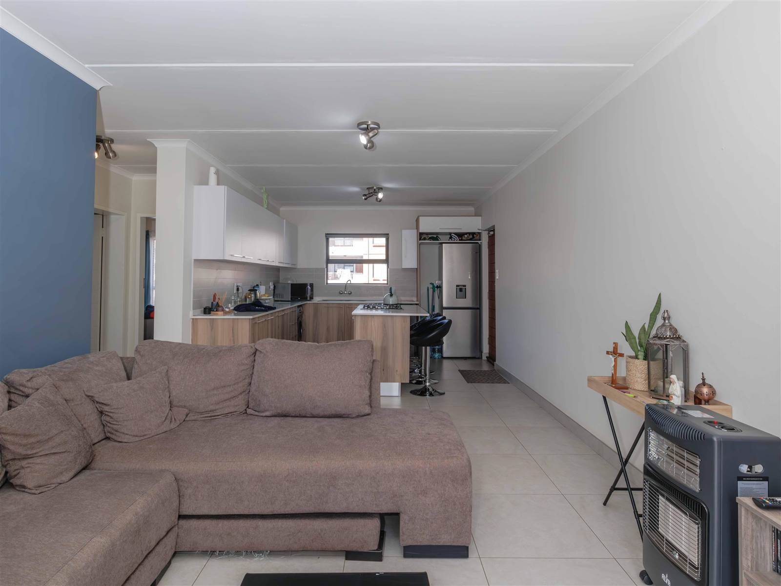 2 Bed Townhouse in Modderfontein photo number 8