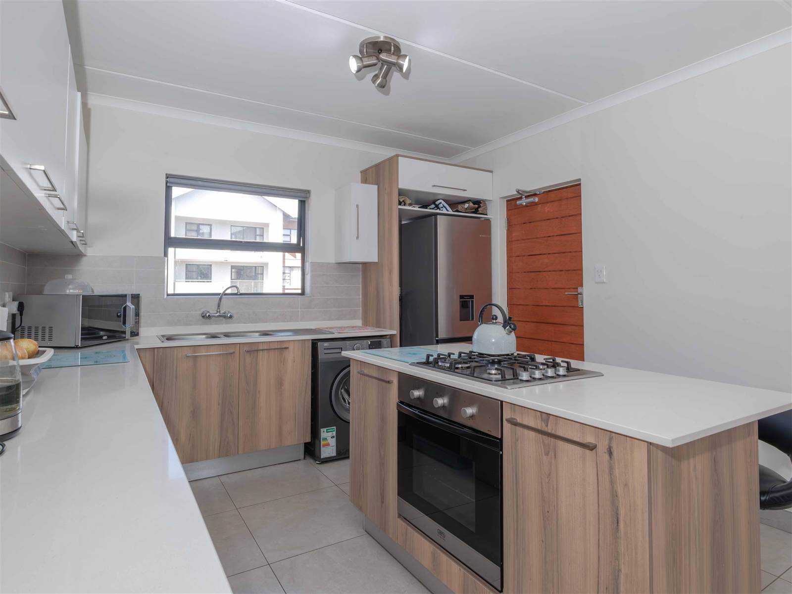 2 Bed Townhouse in Modderfontein photo number 2