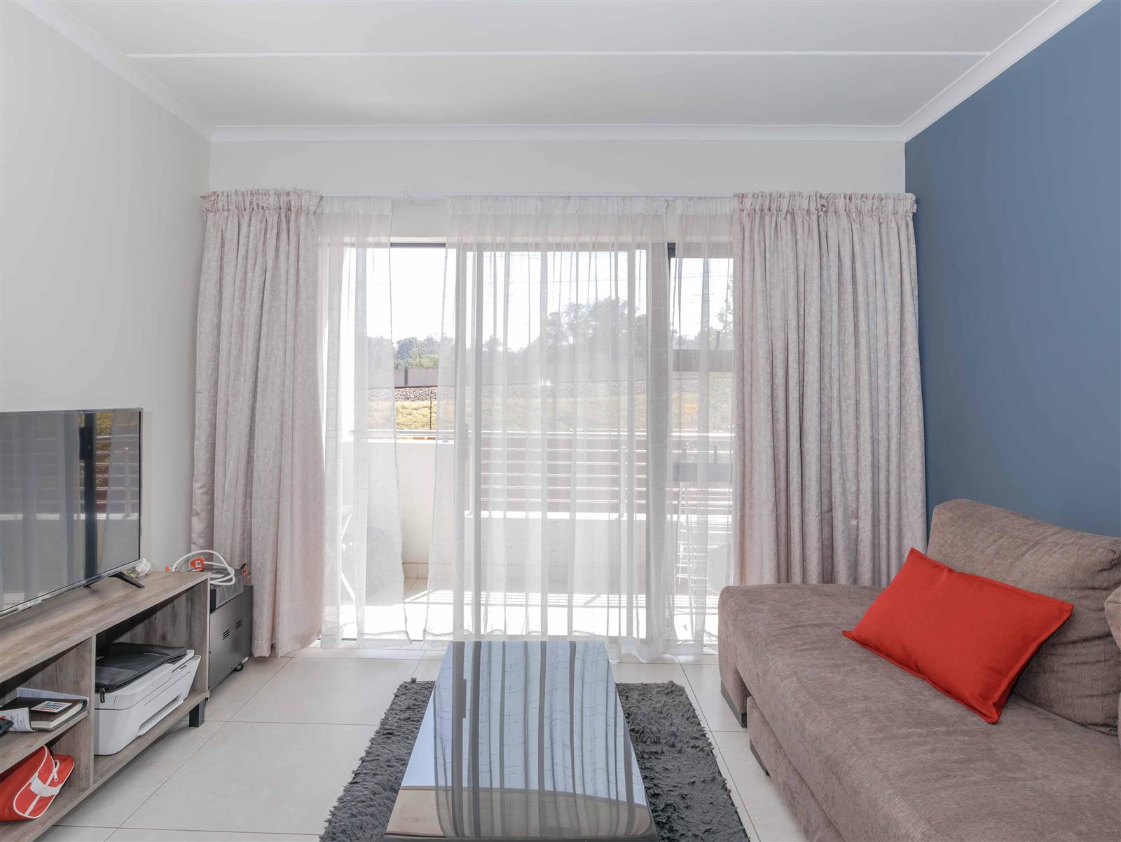 2 Bed Townhouse in Modderfontein photo number 5