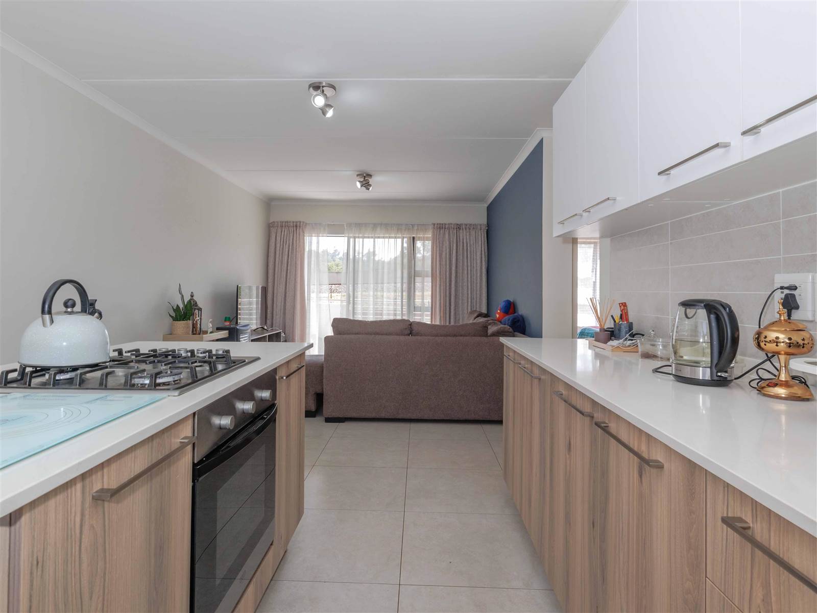 2 Bed Townhouse in Modderfontein photo number 3