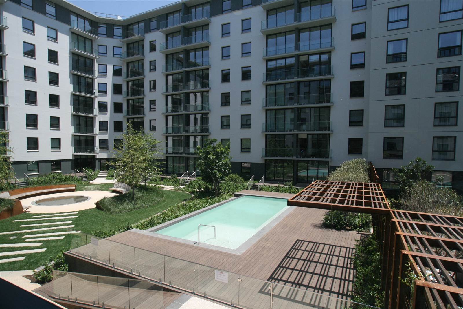 1 Bed Apartment in Melrose Arch photo number 14