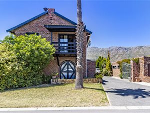 House in Gordons Bay Central