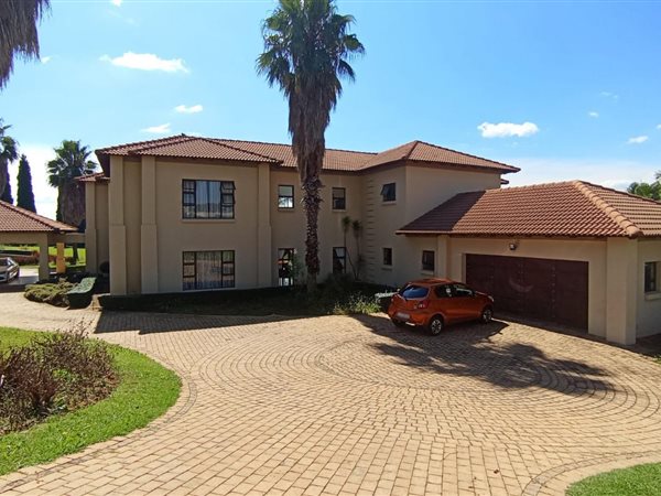 5 Bedroom House 5 Bedroom House