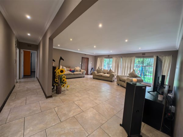 6 Bedroom House 6 Bedroom House