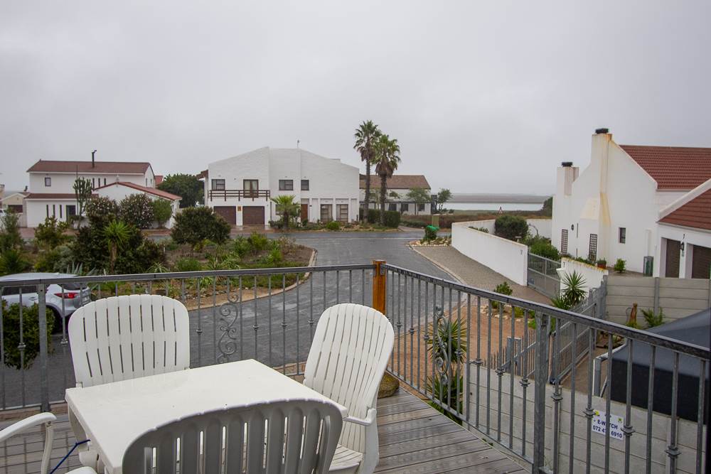 2 Bed House in Port Owen photo number 20