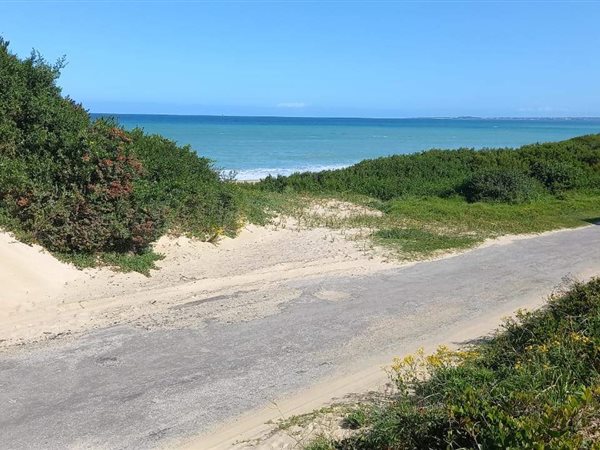 886 m² Land available in Paradise Beach