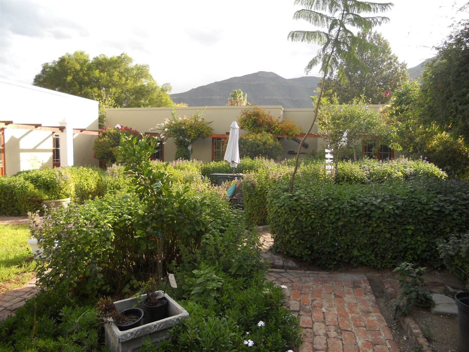 10 Bed House in Graaff Reinet photo number 16
