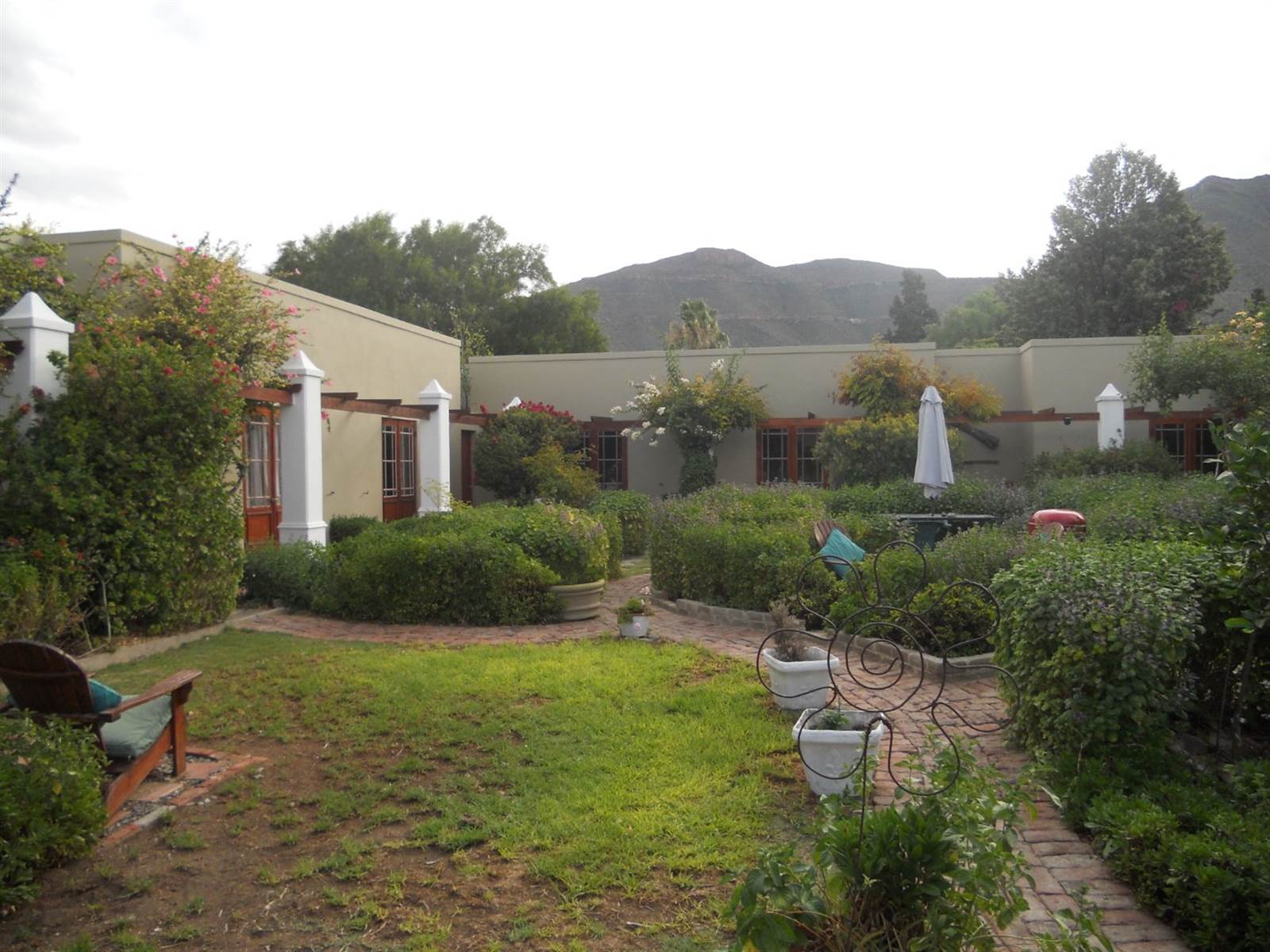 10 Bed House in Graaff Reinet photo number 3